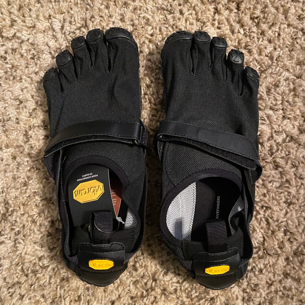 NWT Vibram shoes men’s 9.5/10